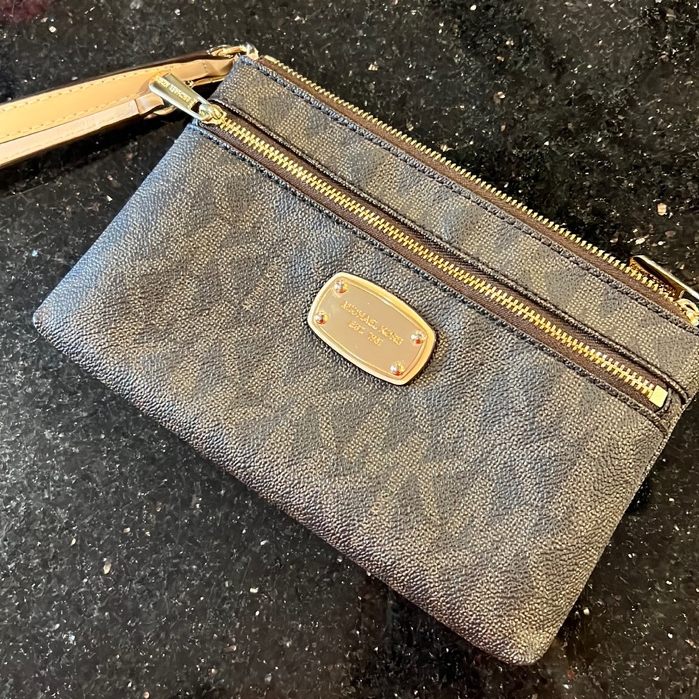 Michael Kors Wristlet
